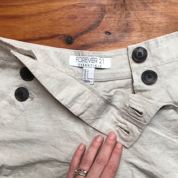 Forever 21 Beige Linen Side Button Shorts, EUC, L - Picture 4 of 10